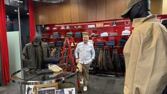 Miguel Losada cumple un sue�o abriendo su nuevo establecimiento en el local que ocup� Bruno Jeans. 