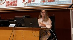 Silvia Ojea Varona, dermat�loga del CHUF, imparti� una sesi�n cl�nica sobre el melanoma en el �rea sanitaria de Ferrol.