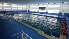 Nar�n Un vaso de 25 metros con piscina terap�utica. Tiene las dimensiones de la de Caranza, A Malata o Batallones y se construy� en el a�o 1990. En el �ltimo mes 704 ni�os acudieron a sus cursos, 66 beb�s a clases especiales y 193 personas con problemas f�sicos a sesiones reparadoras. Adem�s, vende bonos para el nado libre (en diciembre fueron 60 los usuarios que lo adquirieron). 