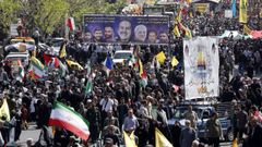 Funeral multitudinario de los siete guardias revolucionarios que murieron en un ataque de Israel contra el consulado iraní en Damasco.