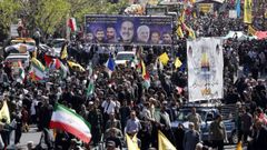 Funeral multitudinario de los siete guardias revolucionarios que murieron en un ataque de Israel contra el consulado iran en Damasco.