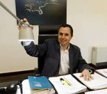 V�zquez (PSOE) critica el recorte de competencias.