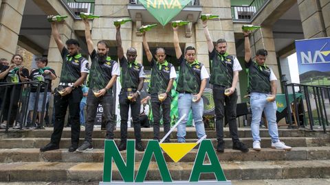 Escanciadores en el XXXVI Concurso Internacional de Escanciadores de Sidra durante el XLVI Festival de la Sidra Nava 2023