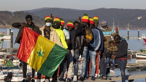 Una peque�a parte de la poblaci�n senegalesa en Fisterra.