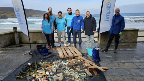 Limpocean y voluntarios tras la recogida