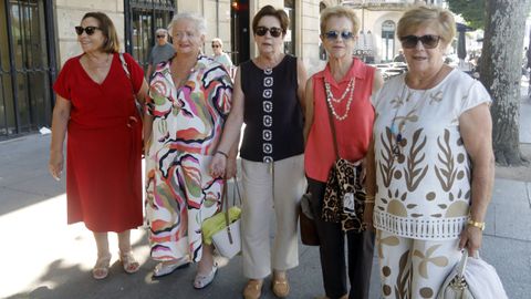 Amelia, Pepita, Marina, Carmen y Anuncia ayer en la procesi�n del Cristo de la Victoria.