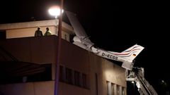 Fallecen dos personas tras estrellarse una avioneta sobre una gasolinera en Barcelona