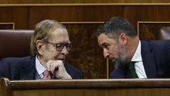 El candidato Ram�n Tamames y el l�der de Vox, Santiago Abascal, en el Congreso durante el debate de la moci�n de censura. 