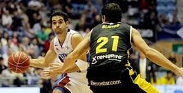 Andr�s Rodr�guez -defendido por Sa�l Blanco- fue uno de los art�fices de la victoria con sus asistencias y sus entradas a canasta, sobre todo una, en la que descoloc� a todo el equipo.