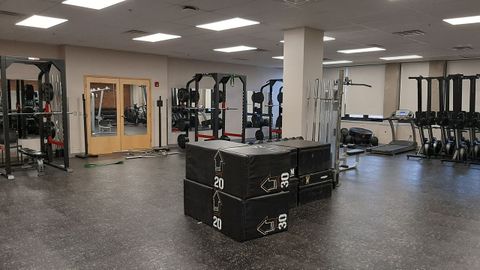 El gimnasio del centro de Secundaria est� perfectamente dotado.