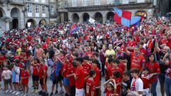 Aficionados de la UD Ourense en la praza Maior
