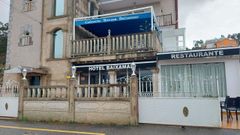 El hotel Baixamar�recibi� esta madrugada a 54 inmigrantes procedentes de la crisis migratoria que se vive en Canarias.