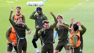 <span lang= gl >Os xogadores do�Celta adestraron en Mos antes de viaxar pola tarde a Bilbao.</span>