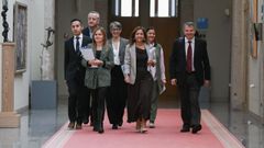 De izquierda a derecha, Cándido Rial (director xeral de Pesca e Acuicultura), Lino Codesido (subdirector xeral de Gardacostas), Marta Barreiro (secretaria xeral técnica de la Consellería do Mar), Ángeles Vázquez Suárez (directora xeral de Desenvolvemento Pesqueiro), Marta Villaverde (conselleira do Mar), Covadonga Salgado (directora del Intecmar) y José Antonio Álvarez Vidal (presidente de Portos de Galicia), en la presentación del presupuesto de Mar para el 2026