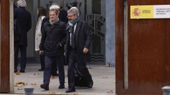 Los hijos de Jordi Pujol, Oriol (i) y Jordi (d) a su salida este lunes en la Audiencia Nacional en San Fernando de Henares.