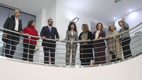 El presidente del Principado de Asturias, Adrin Barbn (3i), la ministra de Igualdad, Ana Redondo (4i) y la delegada del gobierno en Asturias, Adriana Lastra (2i), entre otros, en el acto de apertura de las nuevas instalaciones del Centro de Crisis para Vctimas de Agresiones Sexuales que se inaugur este jueves en Oviedo y que llevar el nombre de Gisle Pelicot