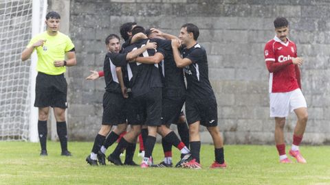 Los jugadores del Mux�a celebrando el gol de V�ctor Alcaina ante el San Lorenzo