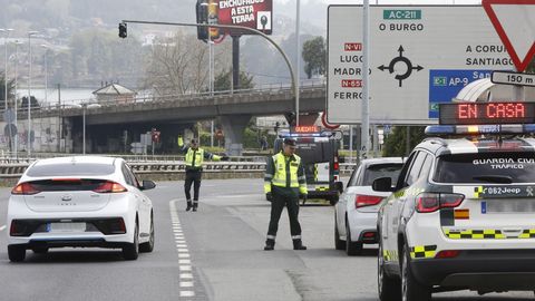 Imagen de un control de veh�culos por parte de la Guardia Civil de Tr�fico el pasado fin de semana