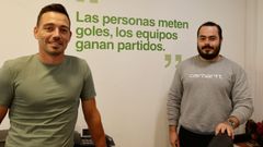El empresario Armando Sabarís, dueño de ASC, con Anxo Albán, que acaba de terminar el ciclo de Proyectos de Edificación y trabajará en la empresa