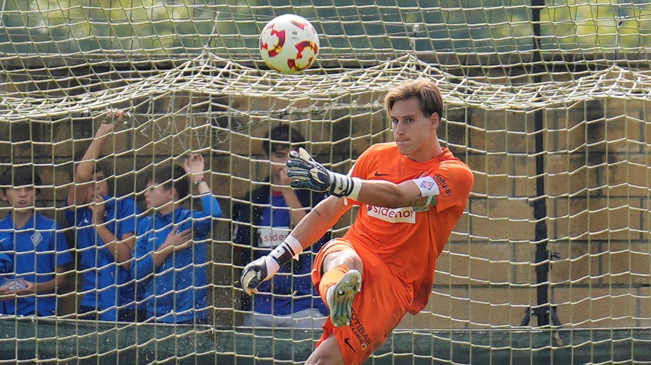 Unai Marino, portero del Amorebieta: «Diría que Roberto Fernández es mi padre futbolístico»