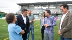 Las autoridades visitaron las obra del campo de f�tbol de Fontenla, as� como las aceras de la r�a Pontevedra y una pista de tenis en Ser