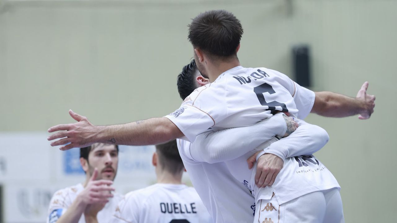 O Parrulo Ferrol, todo un infierno para el Jaén Paraíso Interior (5-2)