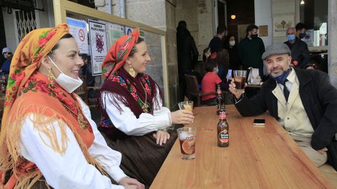 La zona de vinos presentaba -casi- el ambiente propio de un d�a de fiesta