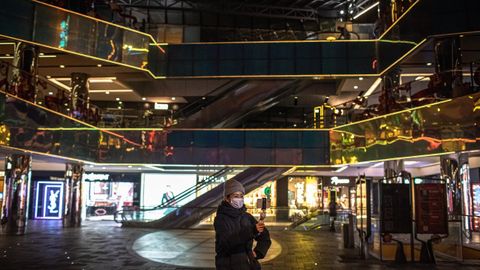 Distrito comercial de Sanlitun, en Pekin. Es, normalmente, una de las zonas ms concurridas de la capital.