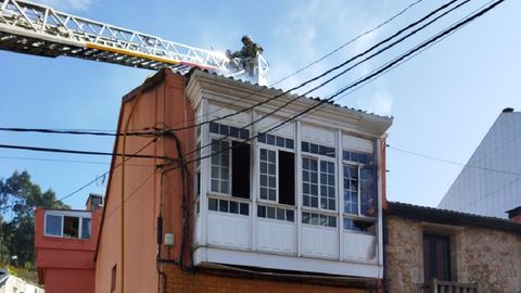 Incendio en la travesa de Arteixo 223