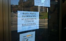 Cartel anunciando la suspensi�n de las clases del condenado. 