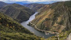 Panor�mica de la Ribeira Sacra en la zona de los vi�edos de Doade tomada el pasado octubre desde el mirador de As Penas de Matac�s