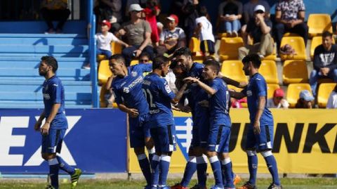 Los jugadores del Getafe celebran un gol en Alcorc�n