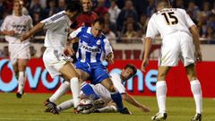 Munitis encara a Ral en un Dpor-Madrid en Riazor de la temporada 2003/2004.