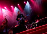 El grupo asturiano Stormy Mondays tiene discos en ingl�s y en espa�ol.