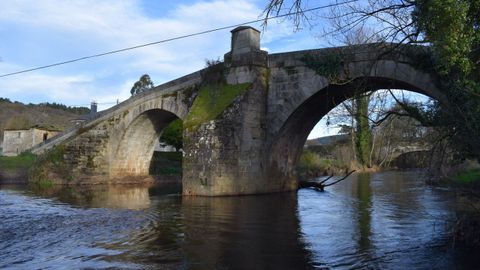 Un aspecto del puente de Carracedo (en Láncara), una de las construcciones estudiadas en la obra de Javier Gómez Darriba