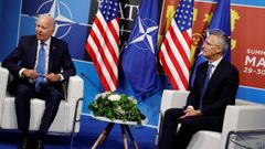El presidente de Estados Unidos, Joe Biden (izquierda), junto al secretario general de la OTAN, Jens Stoltenberg (derecha).