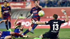 Messi supera a tres rivales para hacer el 1-2