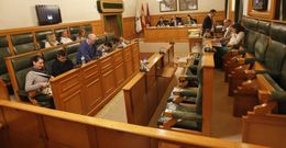 El abandono del PP del pleno centr� ayer el debate municipal con un duro cruce de acusaciones. 