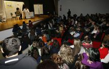 La agrupaci�n A Trote suele conseguir llenos en las actuaciones en su casa, la villa de Portos�n.