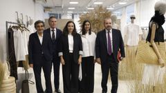 Adolfo Dom�nguez, junto a Adriana Dom�nguez, Bianca Morato, Jos� Luis Su�rez y Rafael Prieto, en el consejo de administraci�n