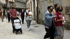 Imagen de la zona peatonal de Ribeira, concello en el que ha subido la incidencia de casos en la �ltima jornada