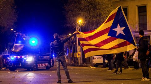 Manifestaci�n en Barcelona contra la detenci�n de Puigdemont