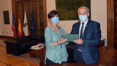 Gloria Prada y Jos� Tom�, este viernes en la firma en Lugo del convenio entre el Ayuntamiento de Monforte y la Diputaci�n