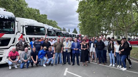 Los camioneros se concentraron en la explanada del cementerio municipal