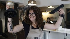 Mariana Vzquez en su centro de peluquera de Ourense