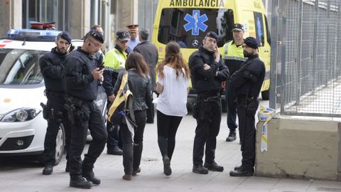 Un alumno de segundo de ESO ha irrumpido en su instituto de Barcelona armado con un pual y con una ballesta, con la que ha disparado mortalmente a un profesor