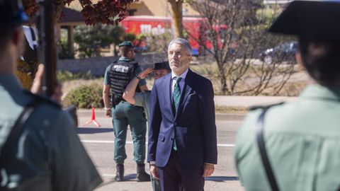 Grande-Marlaska durante una visita a las obras del nuevo cuartel de la Guardia Civil en San Esteban de Gormaz (Soria).