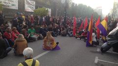 Sentada frente a la Junta General del Principado.Sentada frente a la Junta General del Principado