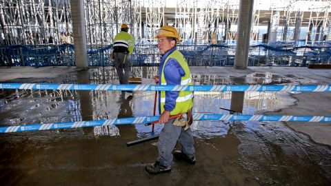 EL PRESIDENTE DE LA XUNTA ALFONSO RUEDA Y EL ALCALDE DE PONTEVEDRA MIGUEL ANXO FERNANDEZ LORES VISITAN LAS OBRAS DEL HOSPITAL GRAN MONTECELO