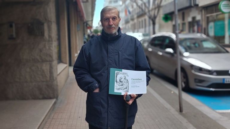 Roberto Taboada, co cat�logo que elaborou sobre a etapa de Castelao como ilustrador